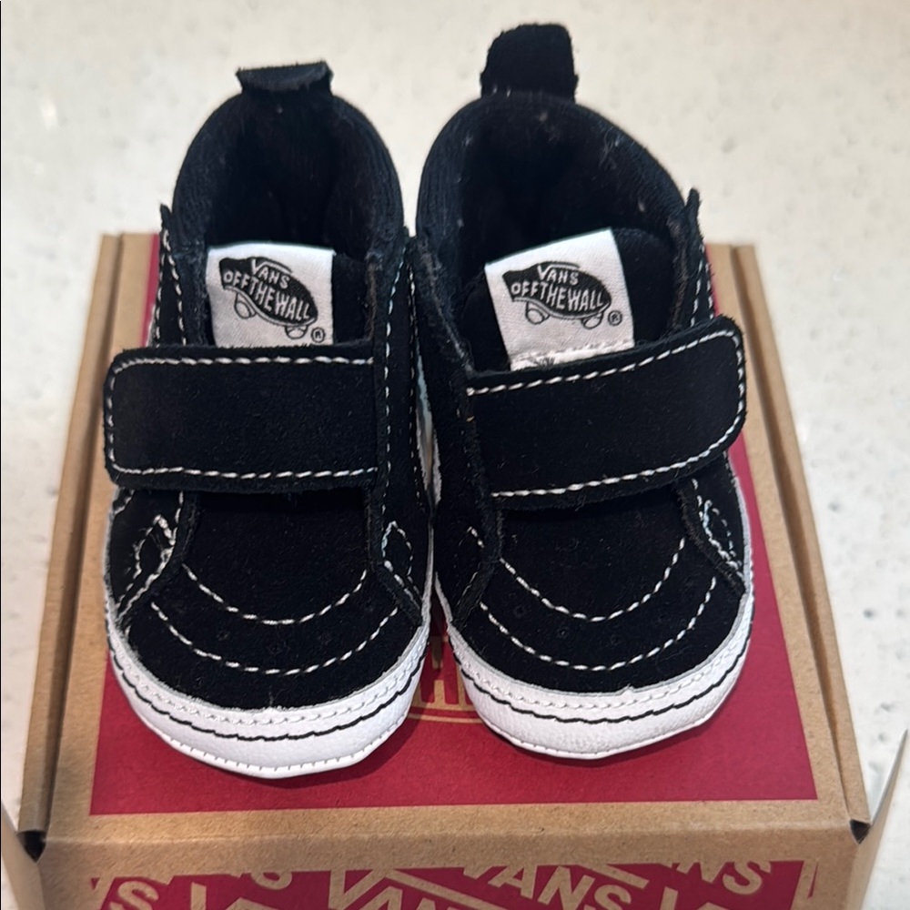 Vans Black and White Sneakers Classic Style